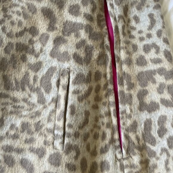 Leopard Print Wool-Blend Cape With Hot Pink Lining & Gold-Tone Clasp Closure - Picture 7 of 14